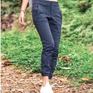 Athleta Trekkie pant size 6